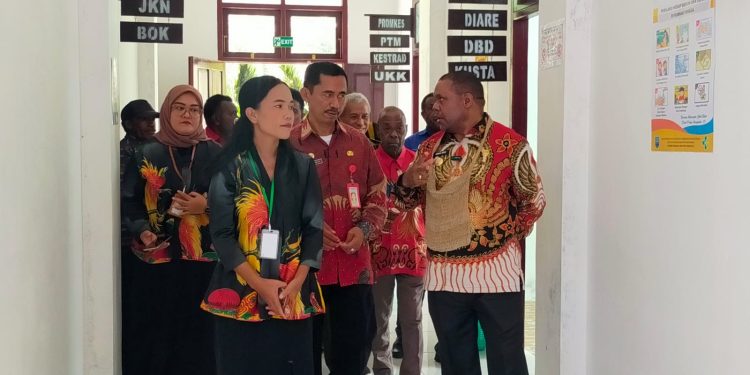 Bupati Upayakan Semua Puskesmas di Manokwari Miliki Mobil Ambulan