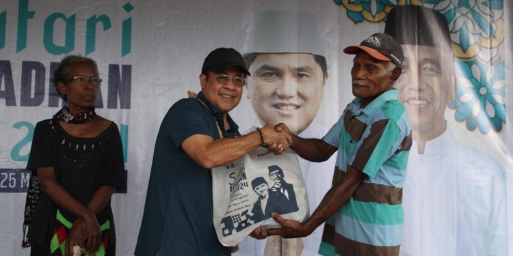 Safari ramadan, PT. Pelindo (Persero) memberikan bantuan sembako kepada TKBM dan masyarakat sekitar Pelabuhan Manokwari. Foto ; Pelindo