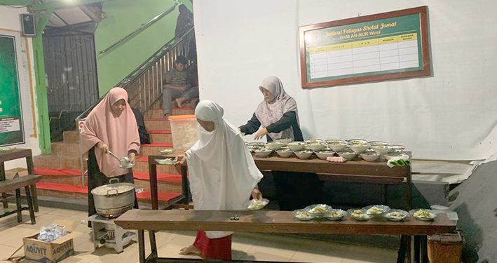Dewan Keluarga Masjid An-Nur Wosi Mengadakan Buka Puasa Bersama