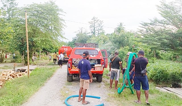BPBD Bantu Warga Manam Bersihkan Rumah Pasca Banjir