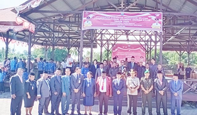 Wakil Bupati Rengkung Pimpinan Upacara Hari Otda di Mansel