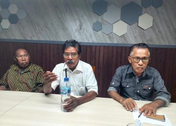 Dominggus Mandacan, Balon Gubernur Papua Barat Mendaftar ke PDI Perjuangan