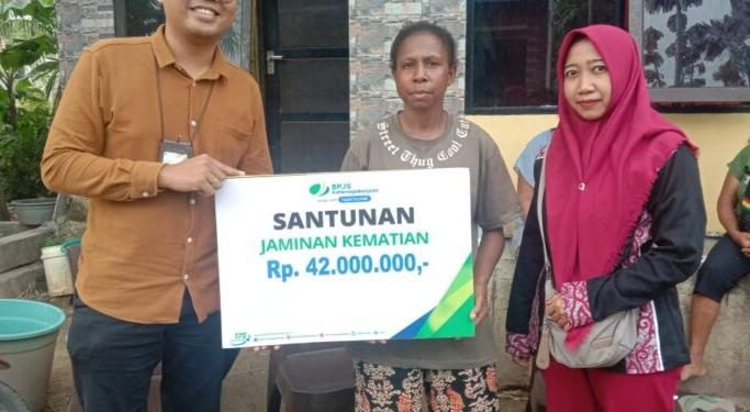 Dominggus Mandacan, Balon Gubernur Papua Barat Mendaftar ke PDI Perjuangan