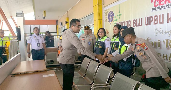 Seorang Pegawai Tersangkut di Atas Pohon Langsat 9 Jam
