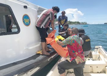 Seorang Pegawai Tersangkut di Atas Pohon Langsat 9 Jam