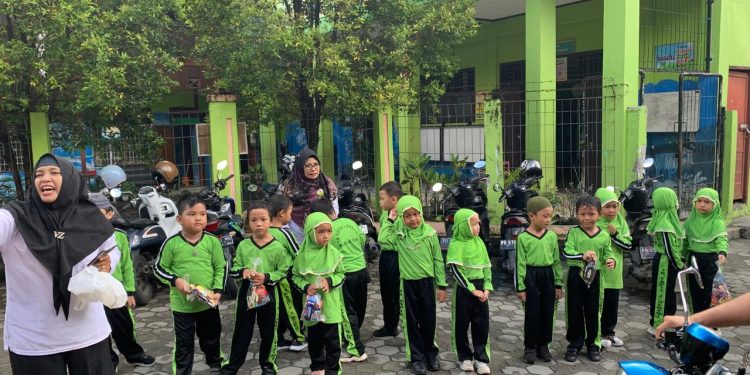 Dinkes Manokwari Lakukan Larvasida Malaria di Nuni