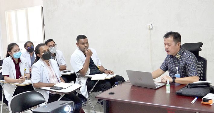 Lapas – Bapas Sorong Ziarah dan Tabur Bunga di TMP Tri Jaya Sakti