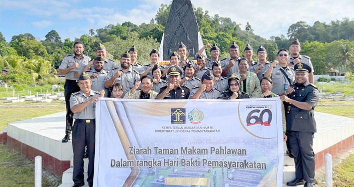 Lapas – Bapas Sorong Ziarah dan Tabur Bunga di TMP Tri Jaya Sakti