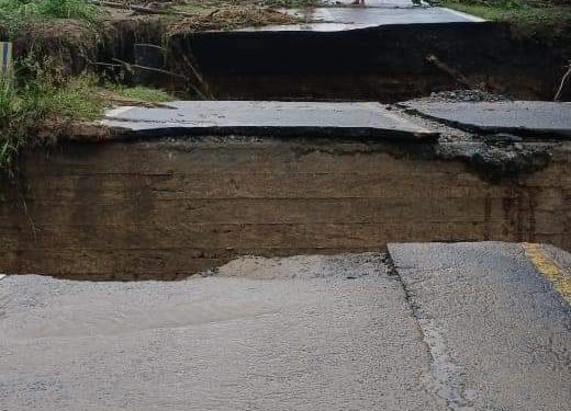 Hujan Lebat di Masni, Jembatan Kali Wariori Nyaris Ambruk, Jalan Ambles
