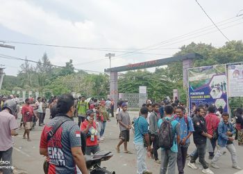 Mahasiswa Unipa Berunjuk Rasa Menolak Kenaikan Biaya SPP