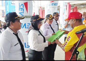 Bupati Serahkan SK PPPK Guru dan Kesehatan