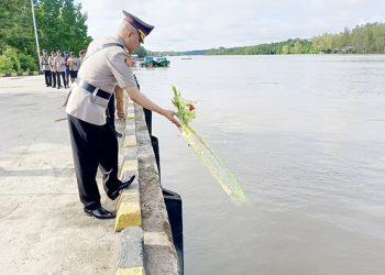 Sambut Hari Bhayangkara ke-78, Polres Teluk Bintuni Ziarah Laut