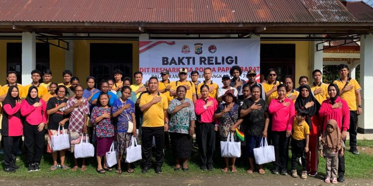 Sambut Hari Bhayangkara ke-78, Ditresnarkoba Polda Papua Barat Bagi Sembako dan Tanam Pohon di Gereja Jemaat Syalom Anday