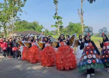 Berkonsep Peri Mangkat Munjung, Miri RT 03 Juara I Kostum Terbaik Hari Jadi Desa Bulu ke 160