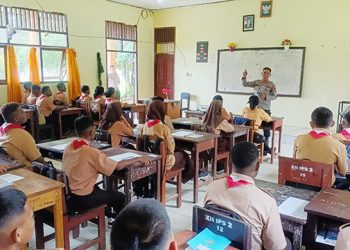 Polres Teluk Bintuni Edukasi dan Sosialisasi di MPLS SMA Negeri 1 Bintuni.