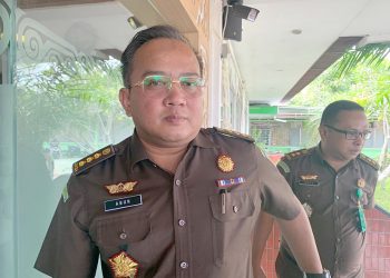 Kadiv Yankum Menyerahkan Surat Pencatatan Hak Cipta