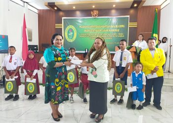 Dharmayukti Karini Manokwari Salurkan BDBS Bagi Putra dan Putri Warga Peradilan