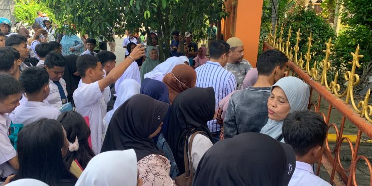 Ratusan Calon Siswa di SMA N 2 Manokwari Tidak Dapat Formulir Pendaftaran, Orang Tua Harap Sekolah Berikan Solusi