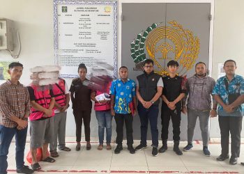 Penyidik Satreskrim Polres Teluk Bintuni, Limpahkan Tersangka Kasus Sewa Gedung DPRD Teluk Bintuni