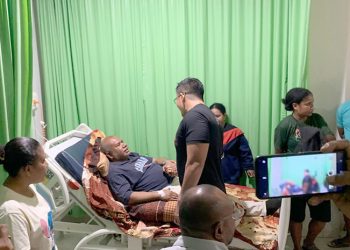 Kadiv Yankum Menyerahkan Surat Pencatatan Hak Cipta