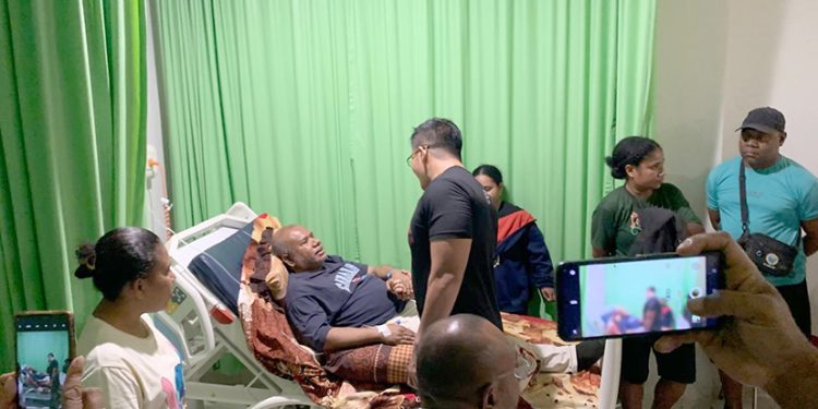 Kadiv Yankum Menyerahkan Surat Pencatatan Hak Cipta