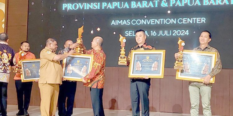 Disdukcapil Fakfak Melakukan Pendataan Orang Asli Papua