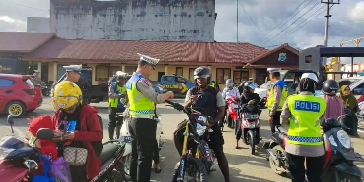 Bank Papua KCU Sorong Sponsori Hangout Avenue Sorong dengan Baju Seragam