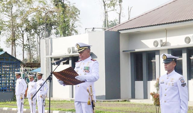 Dansatdik 3 Pimpin Upacara Peringatan HUT RI Ke 79 di Satdik 3 Kodiklatal Sorong