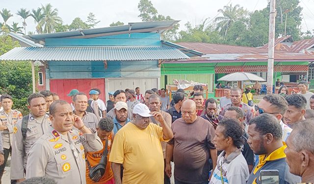 Palang Bersedia Dibuka dengan Catatan Bupati Harus Bertemu Honorer saat Kembali dari IKN