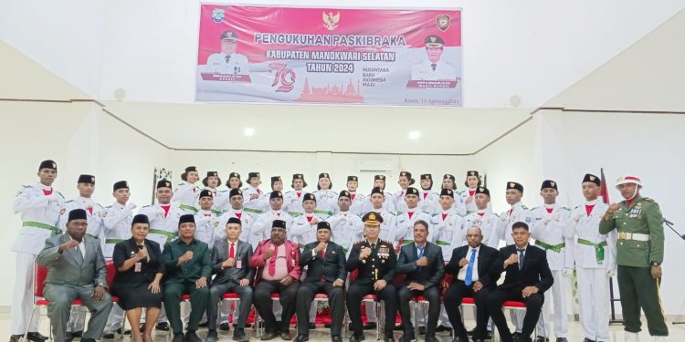 Bupati Waran Kukuhkan Paskibraka Kabupaten Mansel Tahun 2024