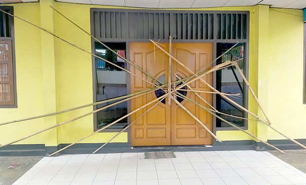 Kantor Kesbangpol Manokwari Dipalang Buntut Hasil Seleksi DPRK Otsus