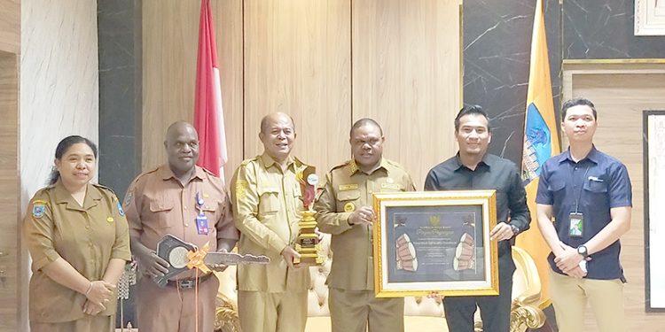 Program Perlindungan Ketenagakerjaan Pemkab Manokwari Terbaik di Papua Barat