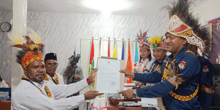 KPU Nyatakan Berkas Pencalonan Pasangan Bernard-Mesakh Lengkap dan Diterima