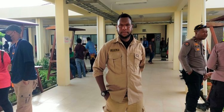 Bawaslu Pegaf Kawal Pemeriksaan Kesehatan Pasangan Balon Bupati dan Wabup