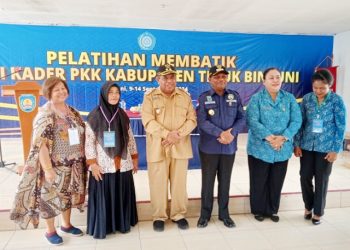 Bupati Teluk Bintuni Buka Pelatihan Membatik Bagi Kader PKK Kabupaten Teluk Bintuni