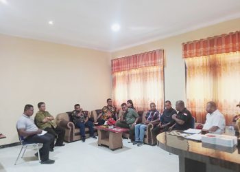 Sambangi SMA YPK Oikumene, KPU Mansel Verifikasi Kelulusan Maxsi Nelson Ahoren