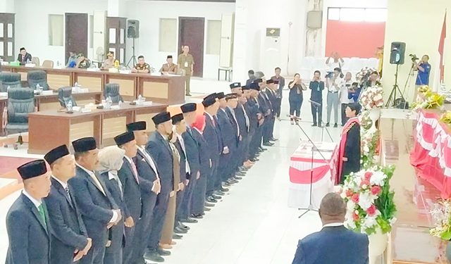 25 Anggota DPRD Kabupaten Sorong Masa Bhakti 2024-2029 Ucap Sumpah Janji Jabatan