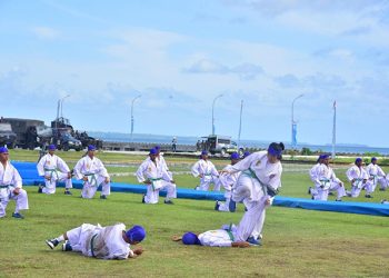 Prajurit Siswa Satdik 3 Sorong Tampilkan Kemampuan Beladiri Karate di Peringatan 79 Tahun TNI AL