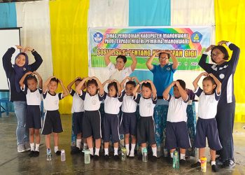 Gandeng Puskesmas Sanggeng, TK Pembina Manokwari Ajarkan Anak Didiknya tentang Kesehatan Gigi