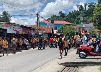 Sejumlah Pelajar SMP Saling Kejar di Wosi Dalam