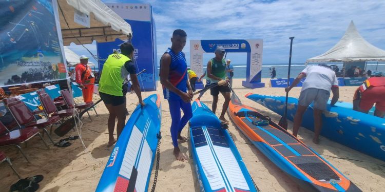 SUP 1000 Meter, Atlet Dayung Papua Barat Pinon dan Desi Lolos ke Final