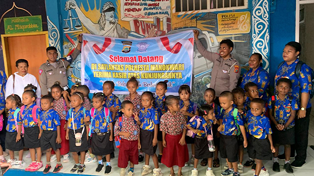 Puluhan Murid PAUD Yuliana 1 Arowi Kunjungi Satlantas Polresta Manokwari