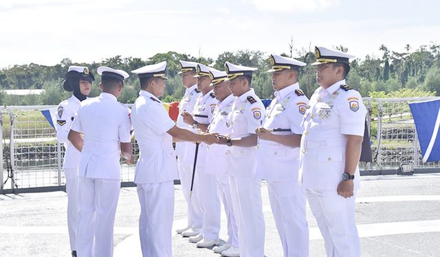 Tongkat Komando Tiga Komandan KRI Jajaran Satfib Koarmada III Bergeser