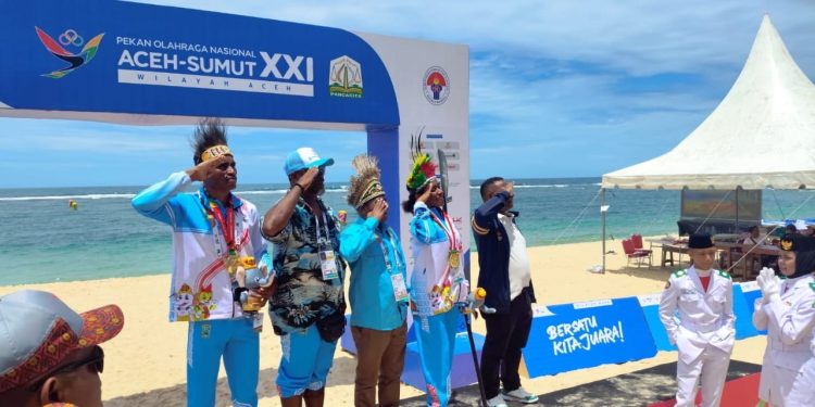 Pinon – Desi Robaha Sumbang 2 Emas untuk Papua Barat dari Cabor Dayung