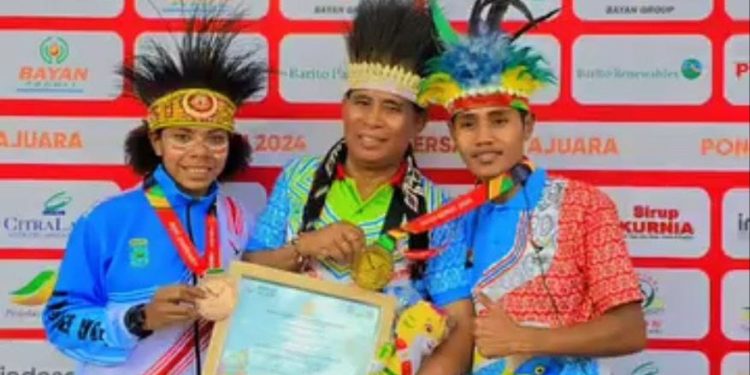 2 Petinju Putri Menyumbangkan Medali Emas untuk Papua Barat