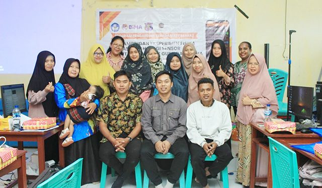 Dosen UNIMUDA Sorong Latih Guru Fisika Manfaatkan Teknologi Sensor Smartphone