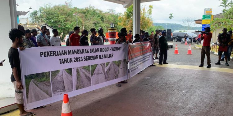 Kakak Sepupu Terdakwa Titipi Karton Berisi 6 Kg Ganja, Ikan Asar dan Sayur Kangkung