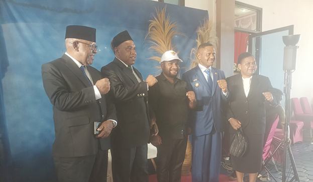 25 Anggota DPRD Pegaf Dilantik, Saroy Sebut Wakil Rakyat Harus Perjuangkan Aspirasi Rakyat