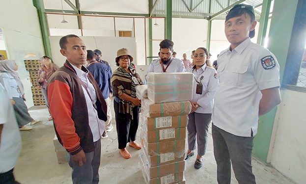 Logistik Surat Suara Pilkada Langsung Dibawa ke Anggi