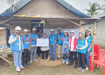 PLN Manokwari Terangi 22 Rumah Masyarakat Kurang Mampu Secara Gratis